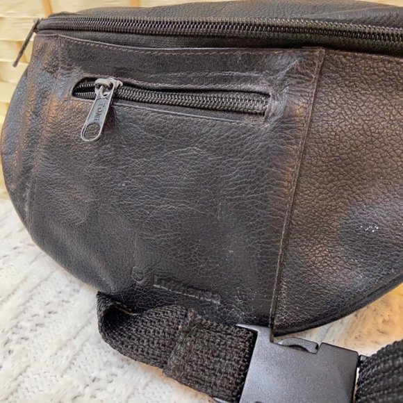 Lufthansa First Class, Black Leather Fanny Pack - Picture 5 of 10
